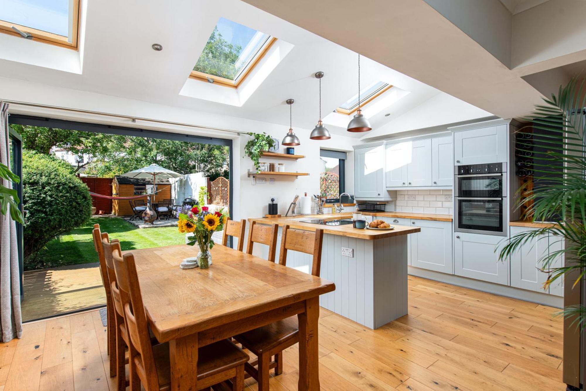 Charming Family Home With Stoves, Garden & Parking 브리스틀 외부 사진