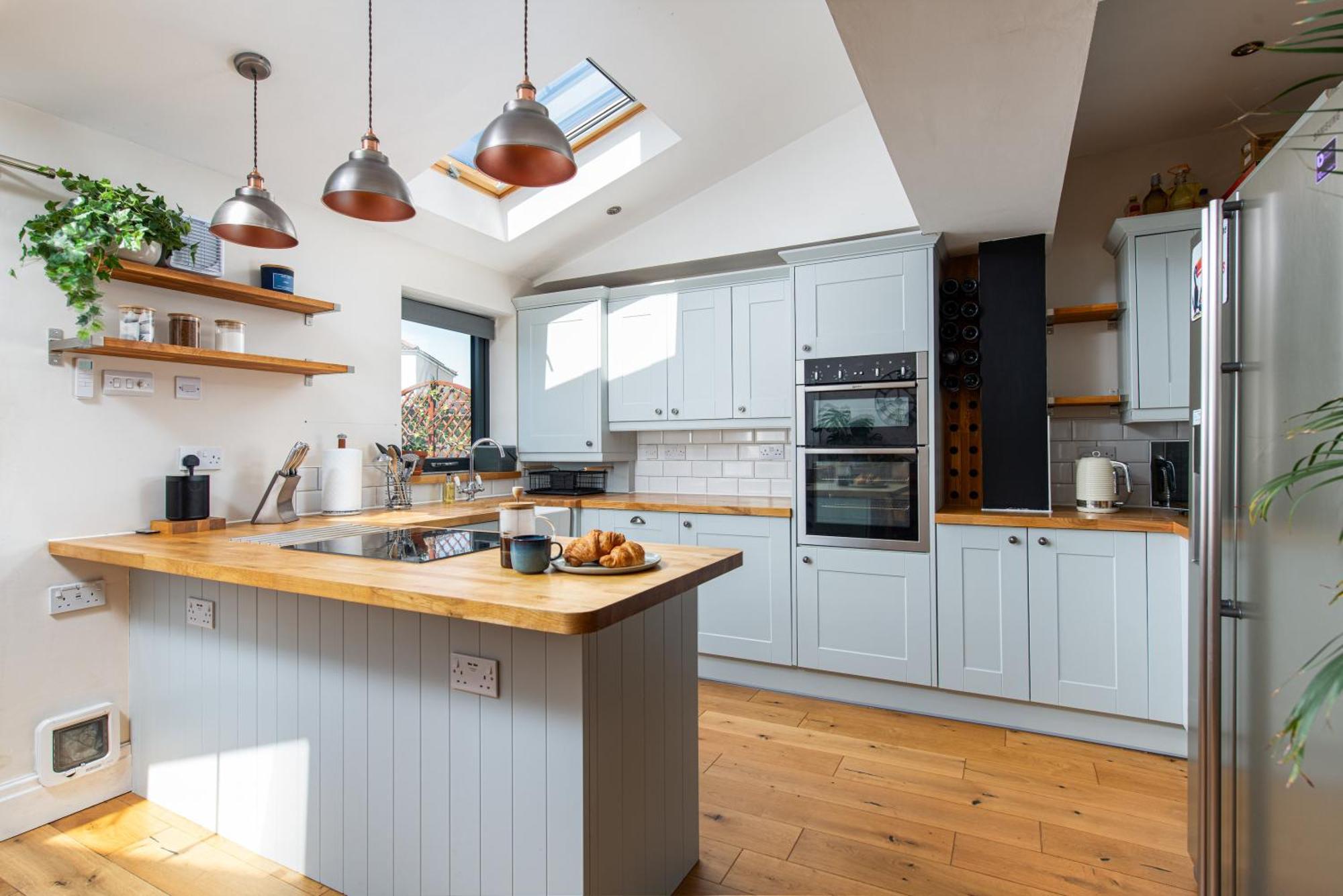 Charming Family Home With Stoves, Garden & Parking 브리스틀 외부 사진