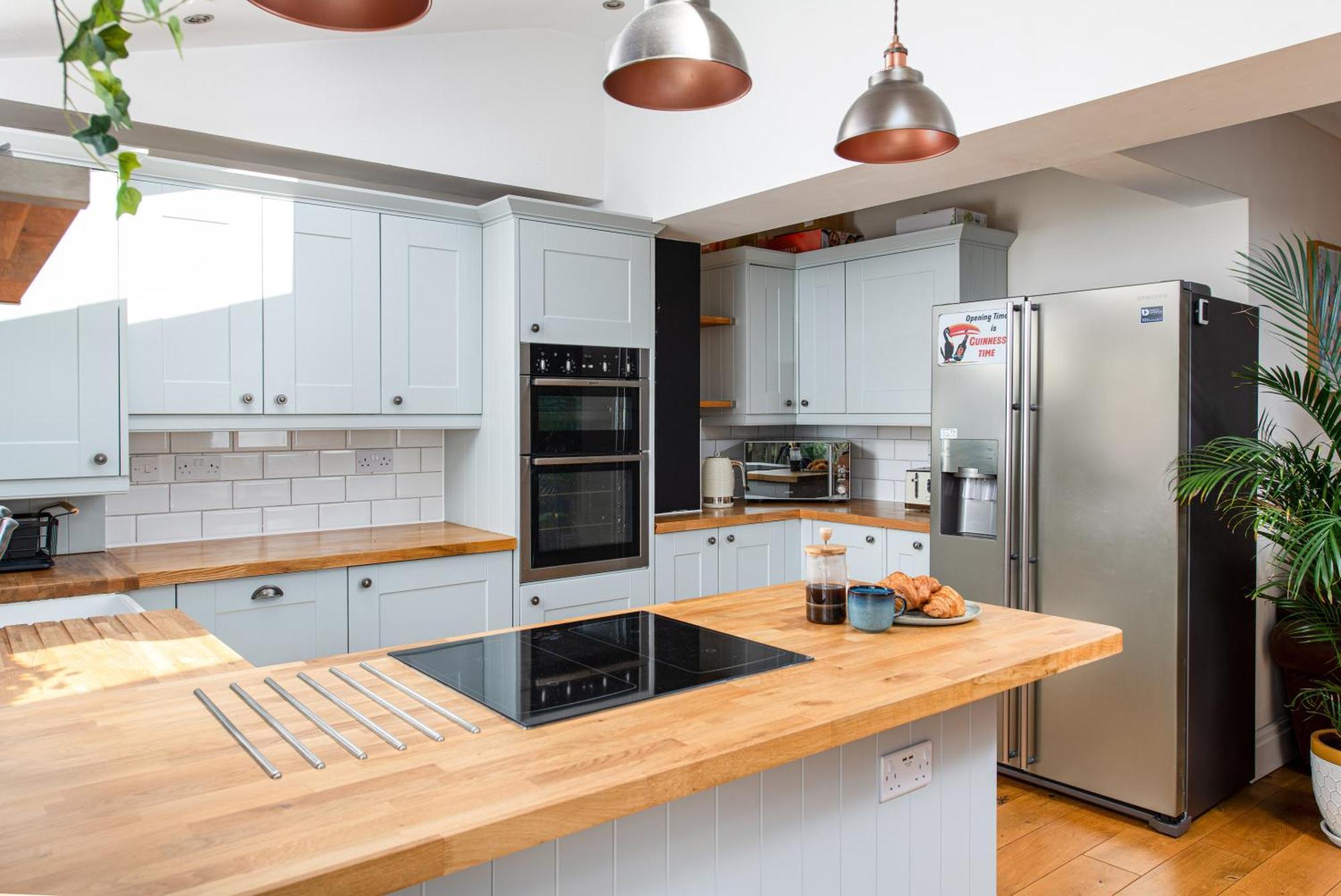 Charming Family Home With Stoves, Garden & Parking 브리스틀 외부 사진