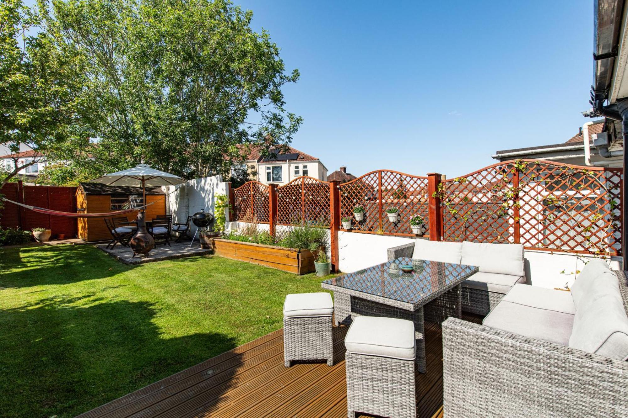 Charming Family Home With Stoves, Garden & Parking 브리스틀 외부 사진